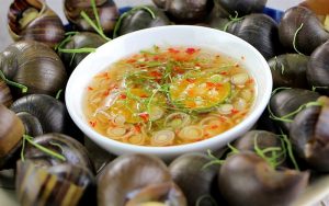 huong dan cong thuc cach pha nuoc mam chua ngot cham oc 300x188 - 2 cách làm nước mắm chua ngọt để chấm được nhiều món ngon